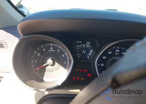 2013 Hyundai Elantra Limited z USA, uszkodzony, nr VIN 5NPDH4AE7DH284537